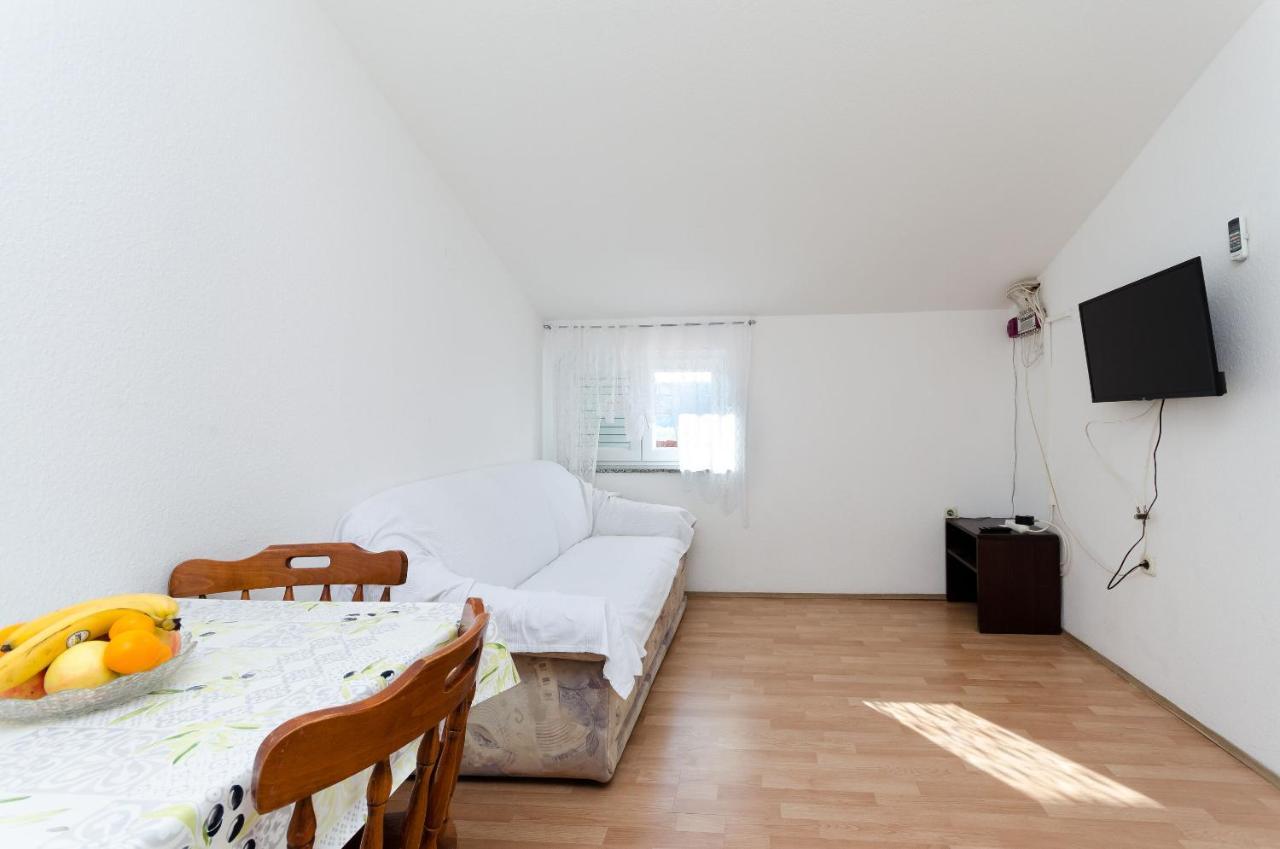 Apartments Anica J Lopar Eksteriør bilde